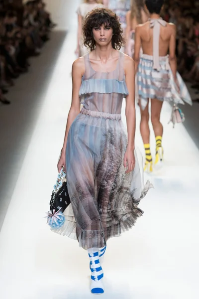 Look 50